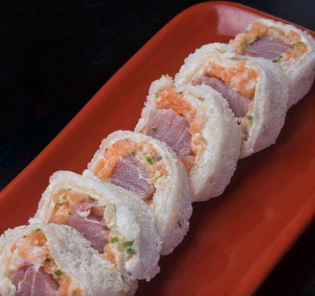 makimono de salmão e atum com tapioca, saborosa experiência