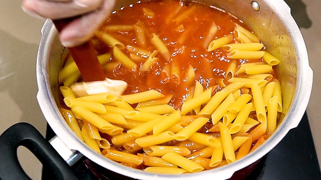 macarrão de uma panela