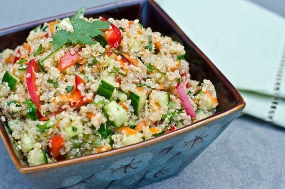 salada de quinoa com vegetais